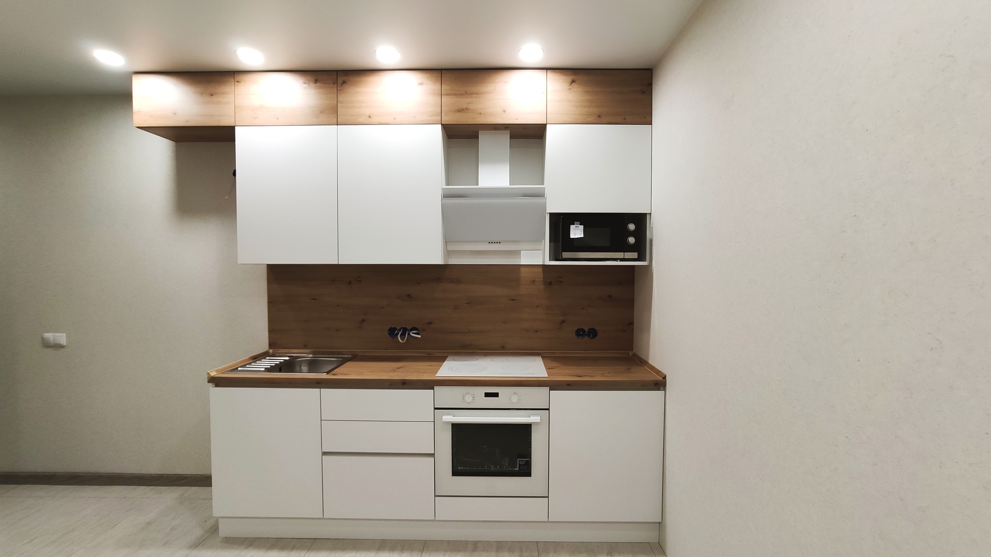 Manufacture of cabinet furniture. Installing a new kitchen. Smart, practical and convenient storage.